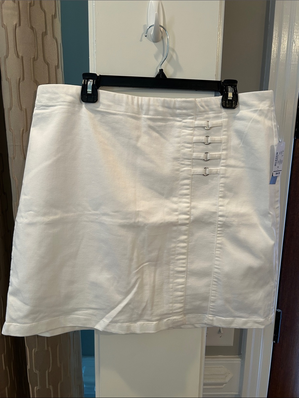 Women's White Hook-Detail Skort